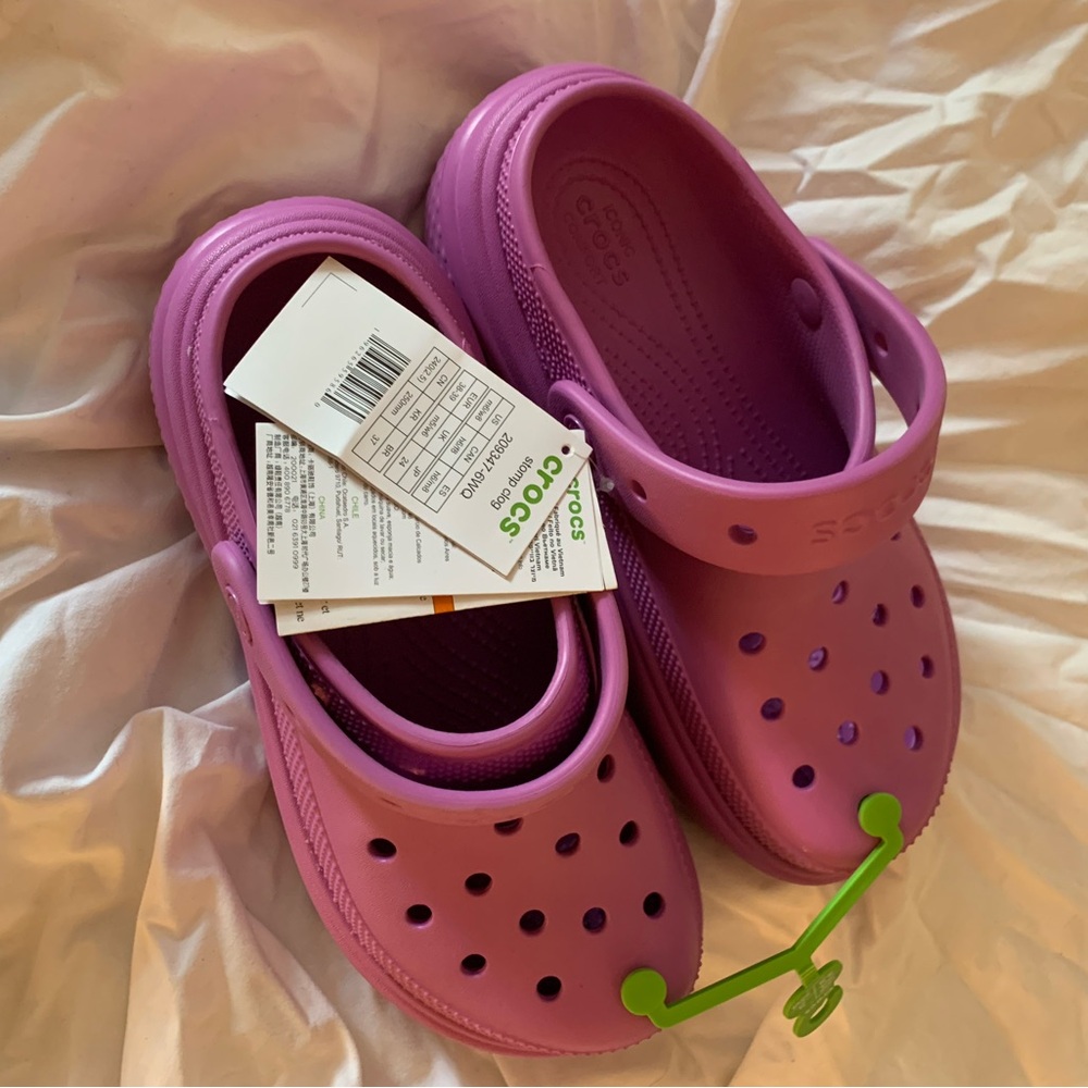 CROCS BNWT Stomp clogs (8 but fits like a 9)